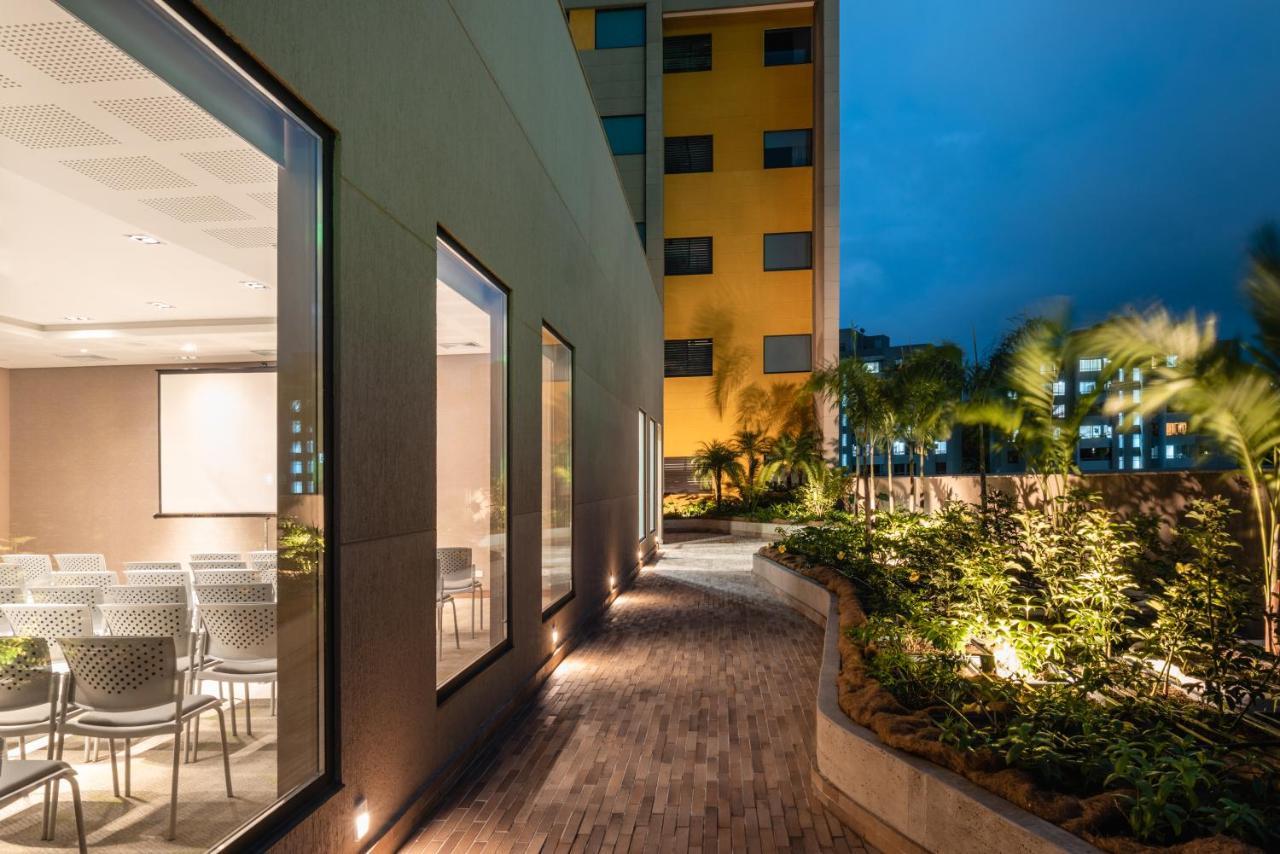 Готель Fairfield By Marriott Medellin Sabaneta Ітагуі Екстер'єр фото